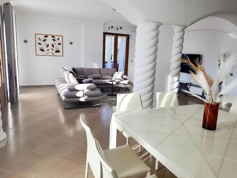 Appartement Magnolia Luxury Penthouse à Berat Extérieur photo