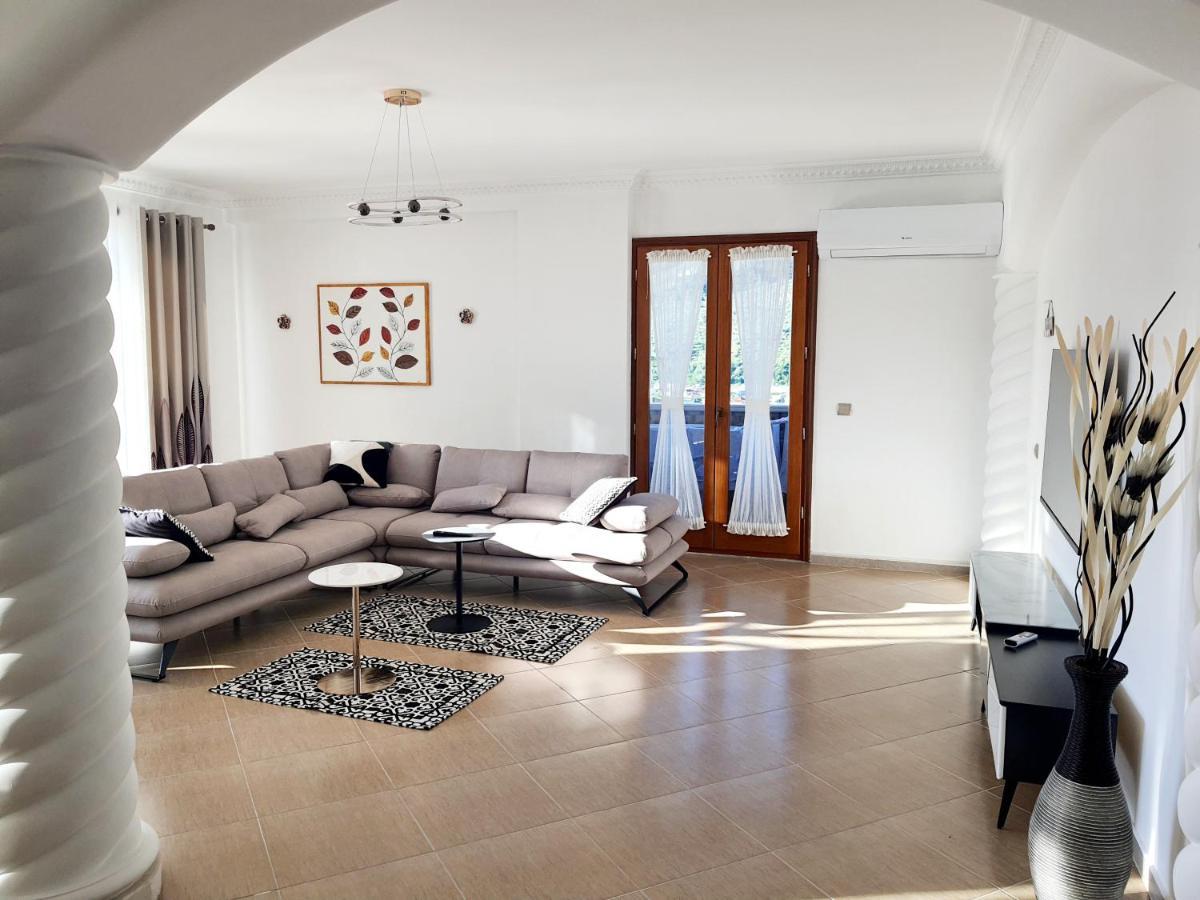 Appartement Magnolia Luxury Penthouse à Berat Extérieur photo