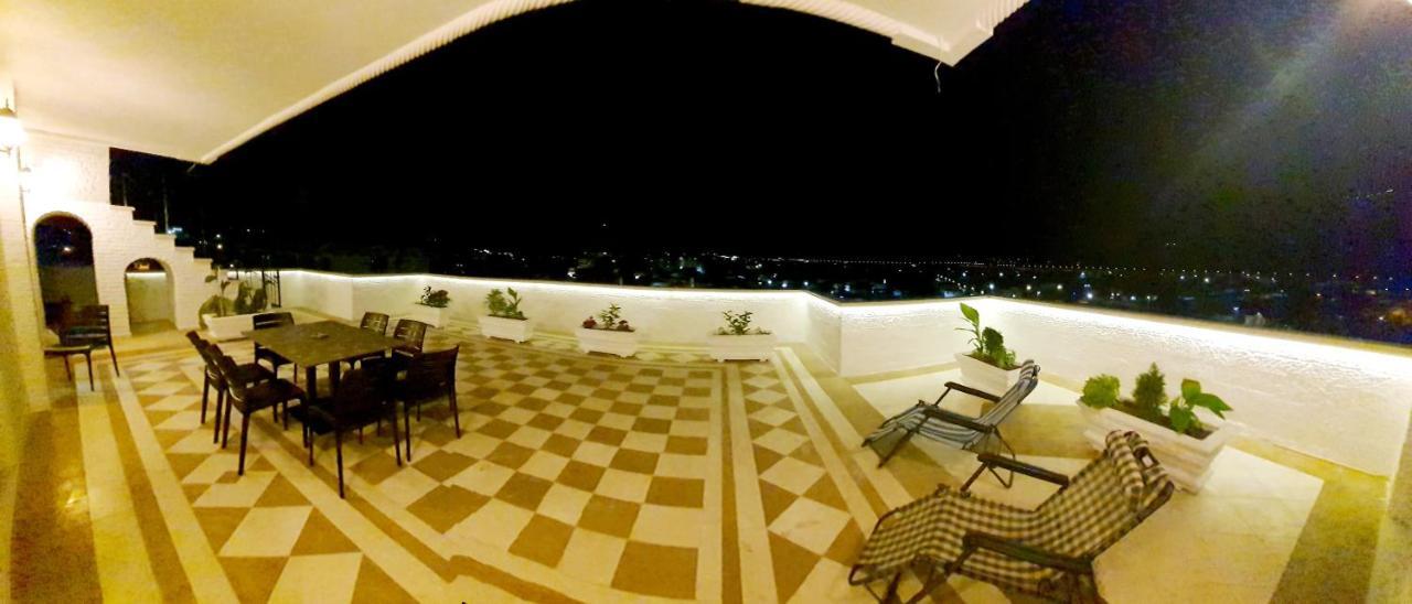 Appartement Magnolia Luxury Penthouse à Berat Extérieur photo