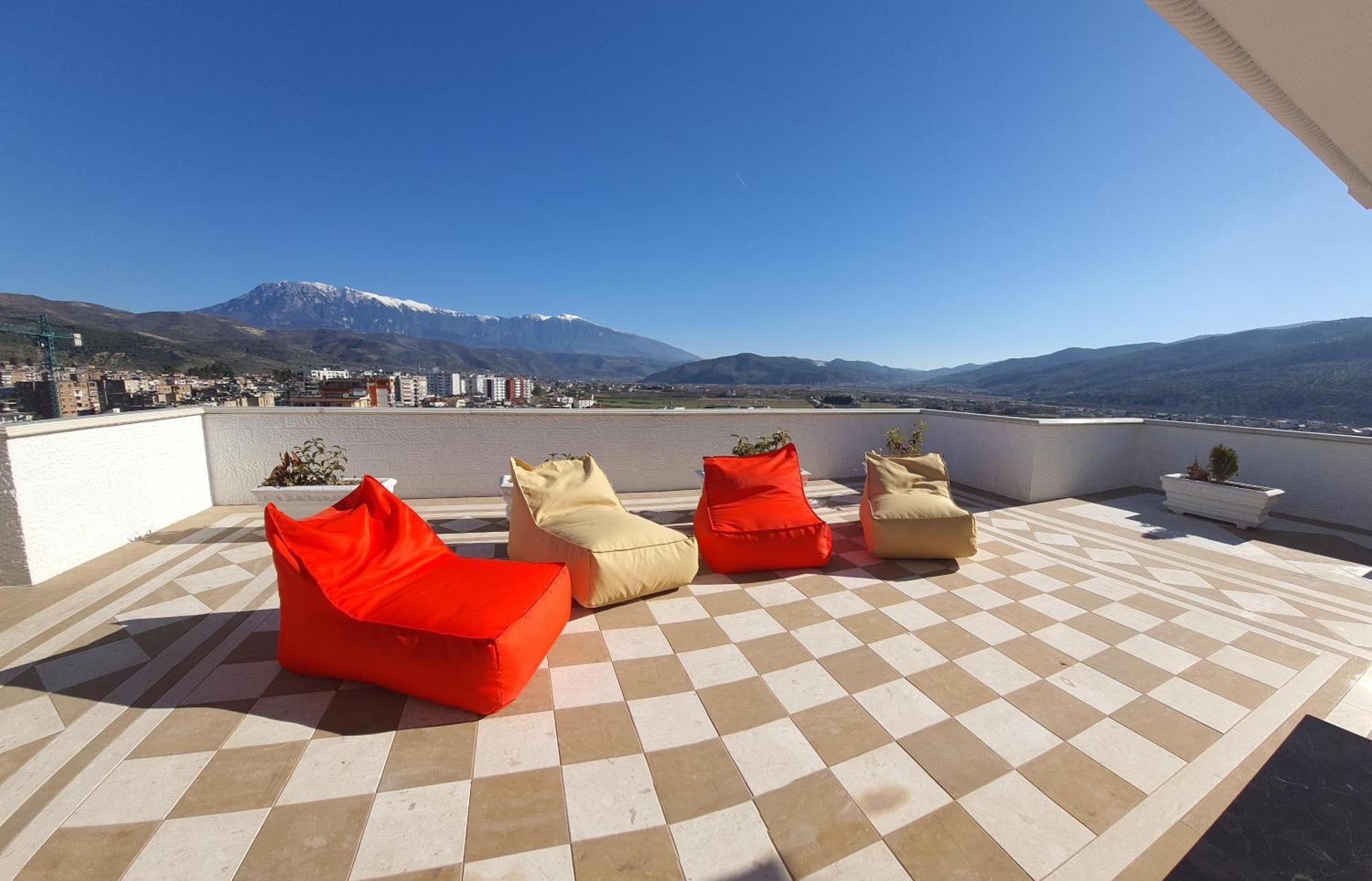 Appartement Magnolia Luxury Penthouse à Berat Extérieur photo